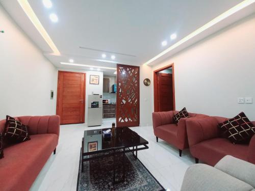 Кухня или мини-кухня в Con Stay Luxury Apartments Bahria Town Lahore
