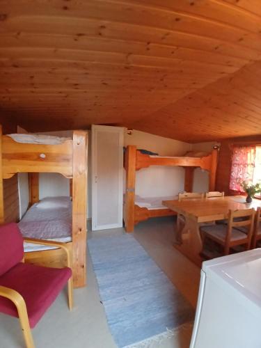 Postel nebo postele na pokoji v ubytování Höljes Camping & Ställplatser