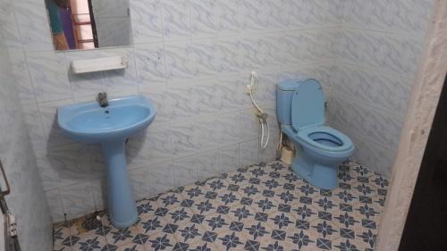 a bathroom with a blue toilet and a sink at Blue Ocean Hotel in Trincomalee