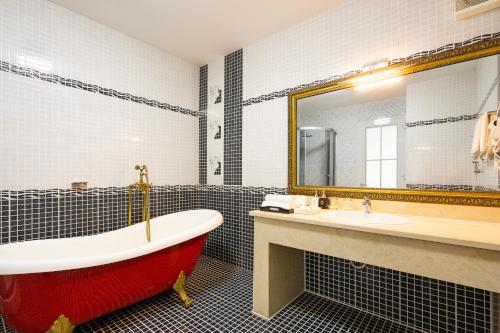 a bathroom with a red tub and a sink at Lam Kinh Hotel in Ho Chi Minh City