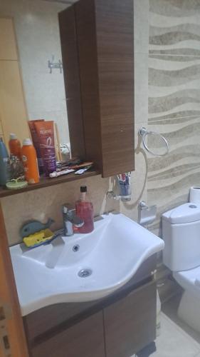 Ένα μπάνιο στο Bel appart à Hacienda Beach Sidi Rahal