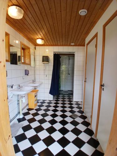 Koupelna v ubytování Höljes Camping & Ställplatser