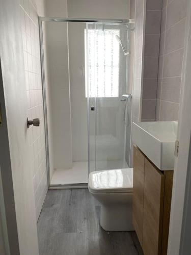 a bathroom with a shower and a toilet and a sink at Apartamento vacacional playa in Almería