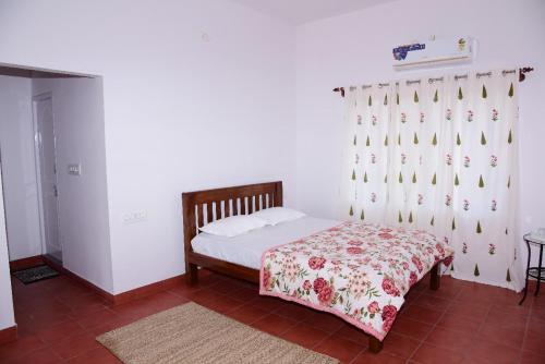Postel nebo postele na pokoji v ubytování Aastha homestay