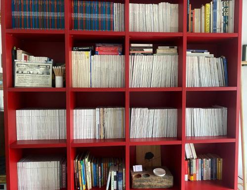 アパートメントにある図書室