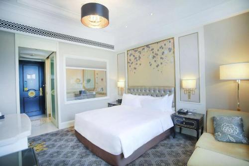 Katil atau katil-katil dalam bilik di Crowne Plaza Zhengzhou by IHG