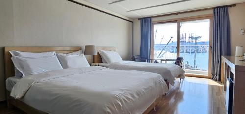Hansan Hotelにあるベッド