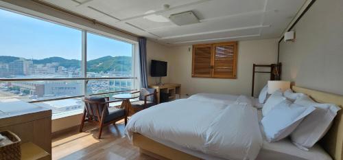 Hansan Hotelにあるベッド