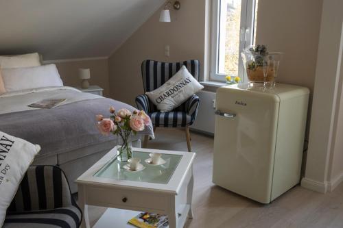 Postel nebo postele na pokoji v ubytování Nostalgie-Nest mit Boxspringbett