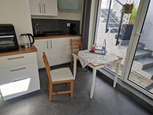 Kuchyň nebo kuchyňský kout v ubytování Apartment am Rathaus