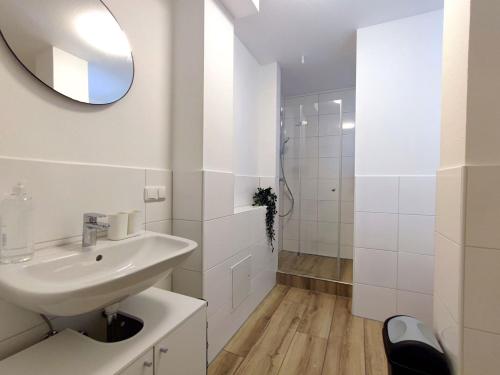 Koupelna v ubytování Modern & Chic Apartment with Balcony in Offenbach