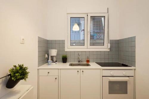 Studio close to Athens centre, fast internet.