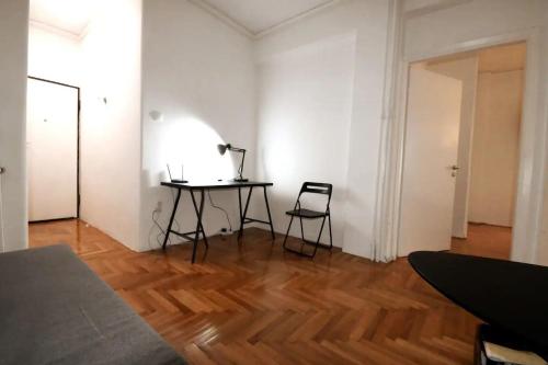 Studio close to Athens centre, fast internet.