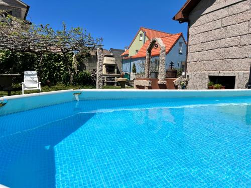 The swimming pool at or close to Catapeixe Holiday Apartments