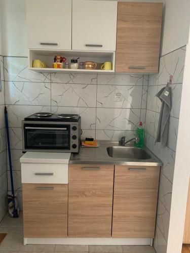 Kuchyň nebo kuchyňský kout v ubytování Apartmani CENTAR