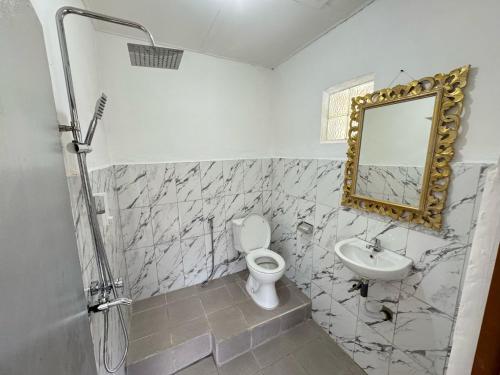 Koupelna v ubytování Sari Bungalows