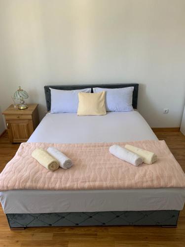 Ένα ή περισσότερα κρεβάτια σε δωμάτιο στο Apartman CENTAR 1