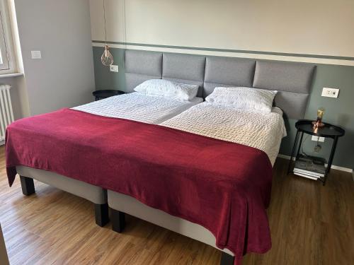 Postel nebo postele na pokoji v ubytování flat at Fiera near metro and easy parking, with terrace and garden