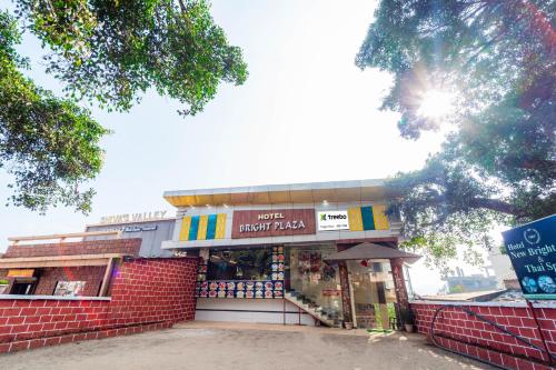 a store front of a brick building at Treebo Bright Plaza & Spa in Mahabaleshwar