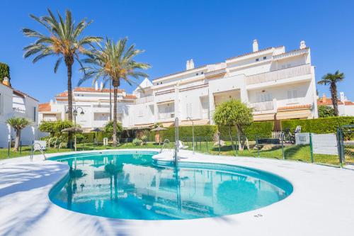 a swimming pool in front of a building at Cabiedes Marina Golf JC in Rota