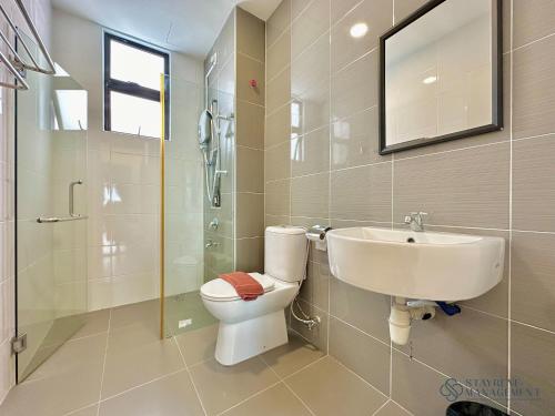 Ένα μπάνιο στο The Platino Near Paradigm Mall By Stayrene