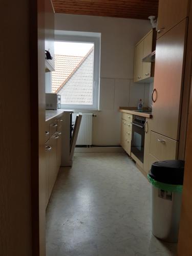 a kitchen with a window and a sink and a stove at Charmante Monteurwohnung in Geislingen an der Steige