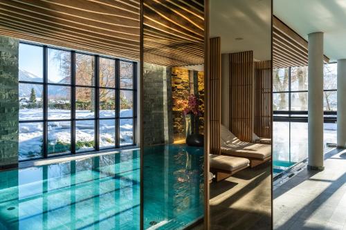 Bazén v ubytování Parkhotel Egerner Höfe nebo v jeho okolí