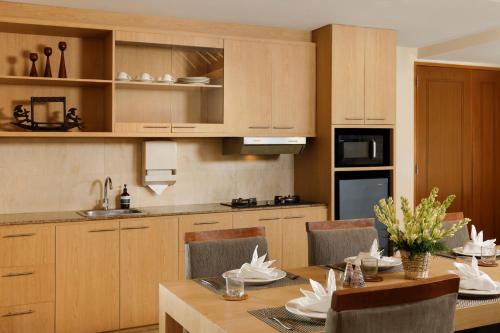 Dapur atau dapur kecil di Sara Residence by Nakula