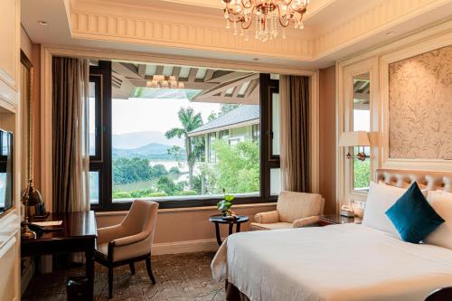 Postel nebo postele na pokoji v ubytování Carp Islet Resort Fuzhou