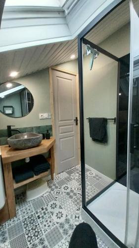 a bathroom with a sink and a mirror at Le Scailleteux, petite maison de mineur, climatisée non accessible PMR in Fumay