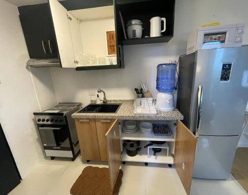 Dapur atau dapur kecil di Prime Avant BGC Location Apartments by PH Staycation