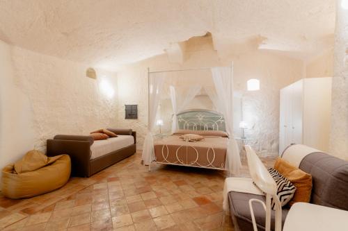 a living room with a bed and a couch at Il Belvedere in Matera