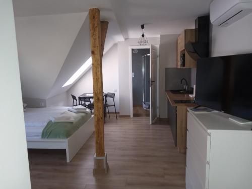 a room with a bed and a table in it at Nowe Apartamenty na Światowida VITO APARTMENTS "centrum"molo 5 min spacerem" in Międzyzdroje