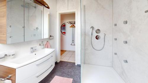 Bilik mandi di Apartments am Sund