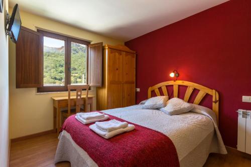 Postel nebo postele na pokoji v ubytování Hotel Rural Somiedo
