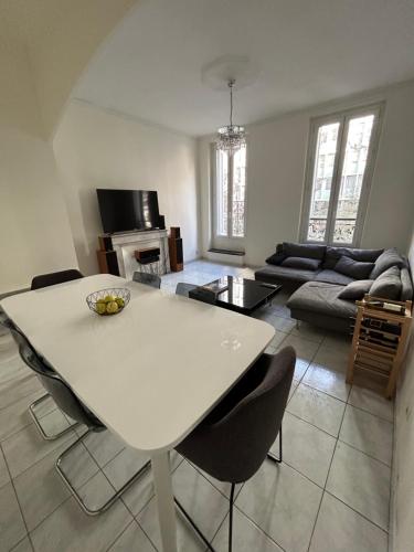 150 m de la plage des catalans