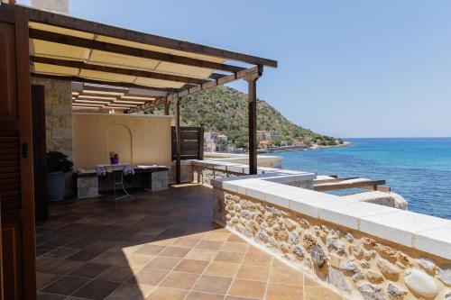 an outdoor patio with a view of the ocean at Sun Villa in Neon Oitilon