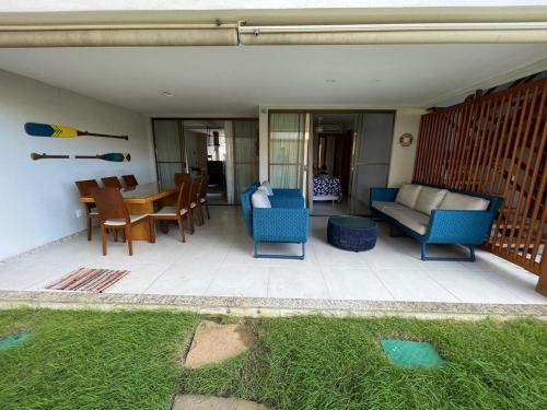 Ruang duduk di Imperia Lounge Itacimirim