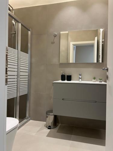 Central escape- Bright New apt
