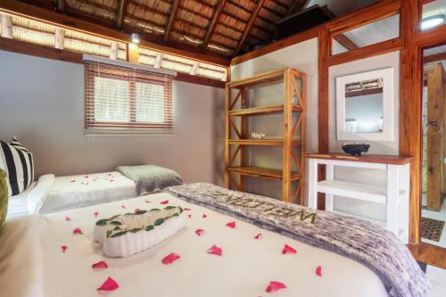 a bedroom with two beds and a bunk bed at Aloha 1 in Ponta Mamoli