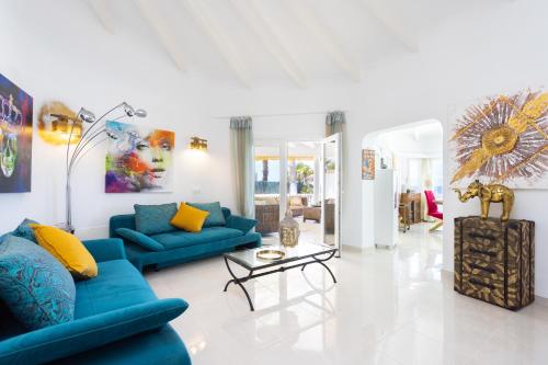 Χώρος καθιστικού στο Atlantic Dream with pool and jacuzzi Only Adults