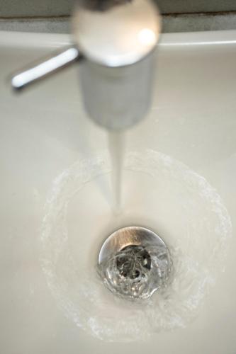a water fountain in a white toilet bowl at Studio 202 in Petrópolis