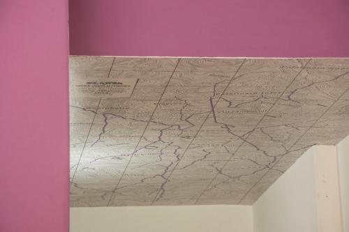 a map of the united states on a wall at Studio 202 in Petrópolis