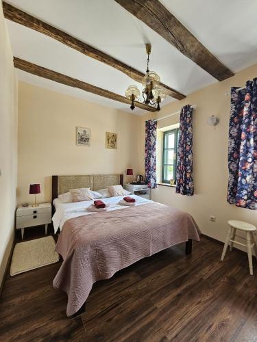 Postel nebo postele na pokoji v ubytování Taverna 1860 Rooms & Apartments