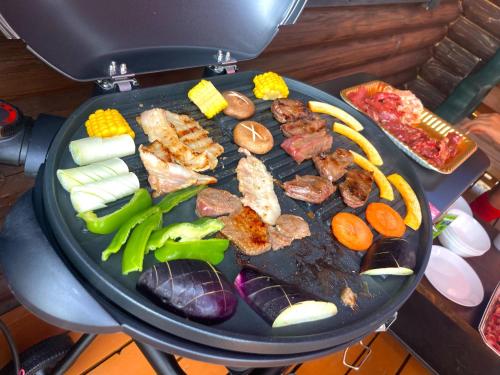 アパートメントの敷地内または近くでの食事または食べ物