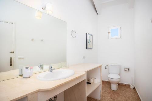 a bathroom with a sink and a toilet at Can Manuel in Felanitx