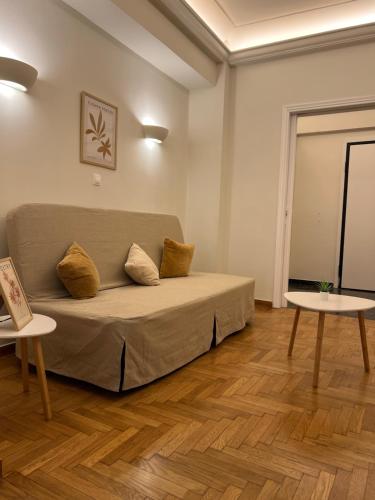 Central escape- Bright New apt