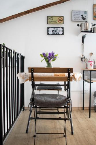 a table and a chair in a room at Borea Rooms - Sobe Budanje in Vipava