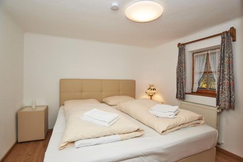 Katil atau katil-katil dalam bilik di Alpen-Hotel Seimler