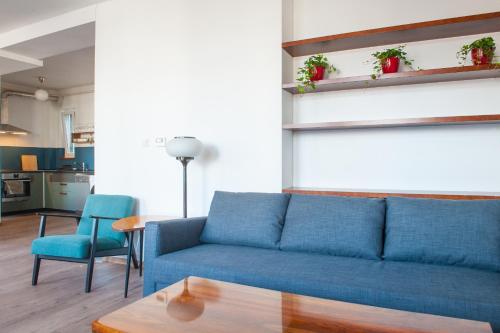 Spacious 2 story loft w balcony near Opera, Andrassy 1066 Budapest, Dessewffy utca 28 4 kép - 3